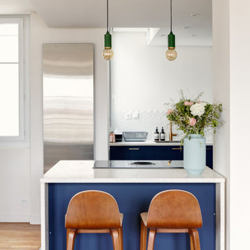 An apartment that highlights blue
