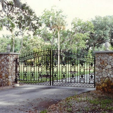Arch top double cameo driveway gate