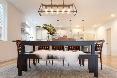 Dining room - dining room idea in Seattle