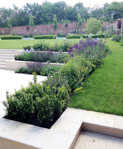 Классический Сад by Amy Perkins Garden Design