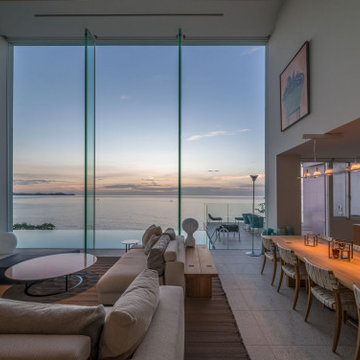 納入事例：7×６mの大開口から海と空を一望する、熱海の別荘に佇むキッチン