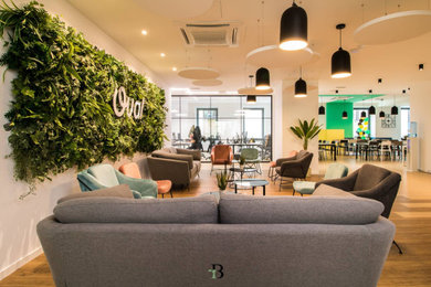 Oval Money, un espacio de trabajo multifuncional para conectar a las personas