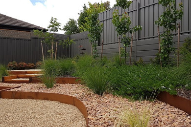 Inspiration for a contemporary garden in Adelaide.