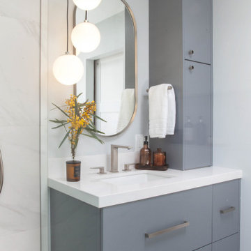 Relaxing Modern Bathroom