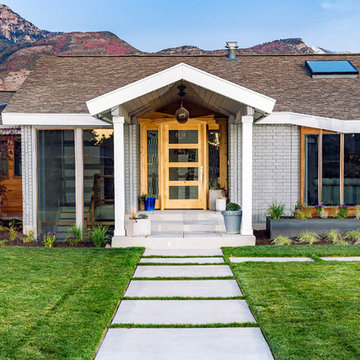 Contemporary front Yard Landscaping