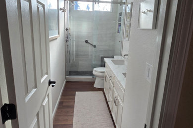 Minimalist bathroom photo