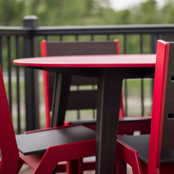 Nexus dining table with 6-Dot dining chairs