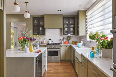 Kitchen - mid-century modern kitchen idea in DC Metro