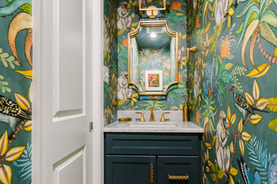 ワシントンD.C.にあるエクレクティックスタイルのおしゃれなトイレ・洗面所の写真