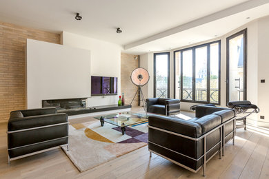 Living room - modern living room idea in Paris