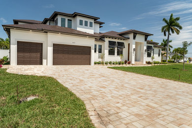 Trendy exterior home photo in Miami