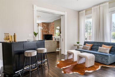 Example of a transitional home design design in Columbus