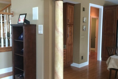 Living room with marble finish on column