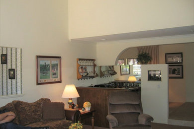 Photo of a transitional living room in Los Angeles.