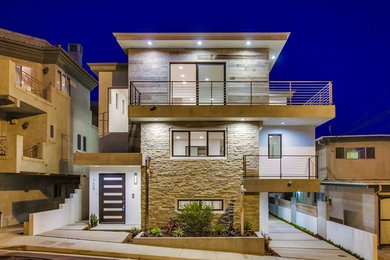 Inspiration for a contemporary exterior home remodel in Los Angeles
