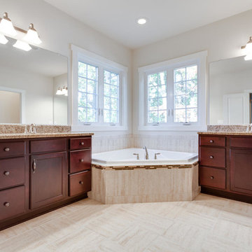 Dual Vanity Owners' Bath w/Large Corner Soaker Tub
