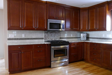 Kitchen - traditional kitchen idea in Seattle