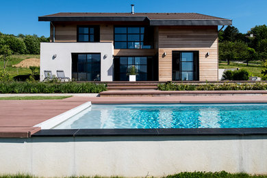 Exemple d'une piscine tendance rectangle.