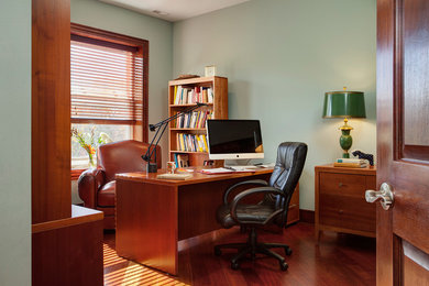 This is an example of a home office in Chicago.