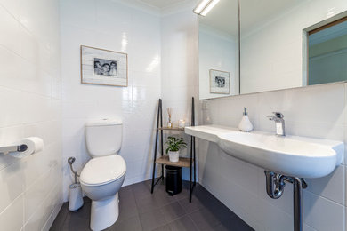 Design ideas for a traditional bathroom in Perth.