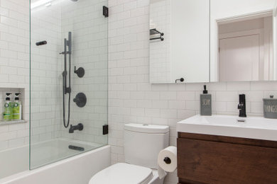 Bathroom - modern bathroom idea in New York