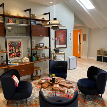 LOUNGE AREA