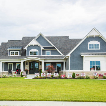 Expansive Lakeside Beauty