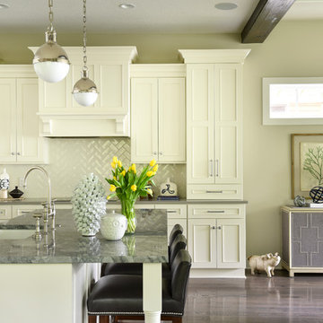 Chic Traditional Lakeside Kitchen