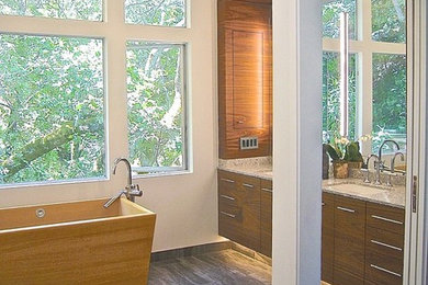 Bathroom - contemporary bathroom idea in San Francisco