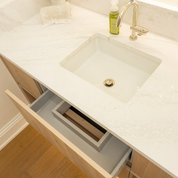 Elegant Contemporary Bathroom with Scandinavian Touch