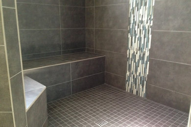 デンバーにある高級なコンテンポラリースタイルのおしゃれな浴室の写真