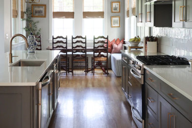 Transitional kitchen photo in Nashville