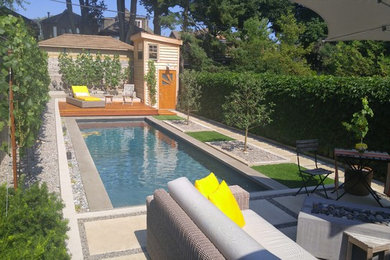 Pool house - small contemporary rectangular pool house idea in Toronto