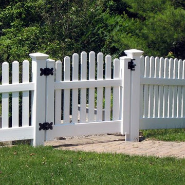 Vinyl Spaced Board Gate