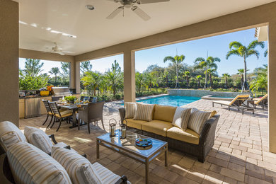 Example of a classic patio design in Tampa