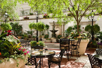 Photo of a traditional landscaping in New Orleans.