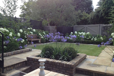 Photo of a contemporary garden in Dublin.