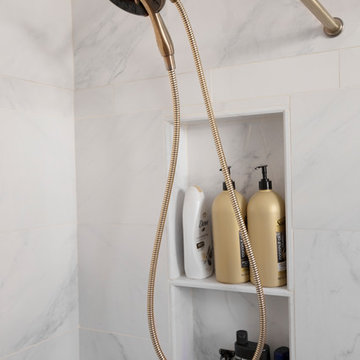 Get Ideas From This Budget-Friendly Black-and-White Bath
