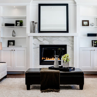 Diseño de salón para visitas tradicional renovado, sin televisor, con paredes blancas y chimenea tradicional