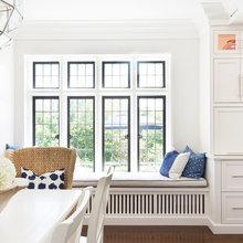 Dining room area w/window seat