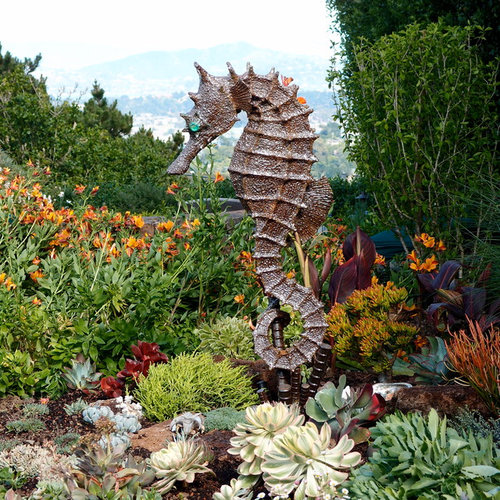 Seahorse Sculpture Home Design Ideas Pictures Remodel And Decor   1911911b0033107c 3843 W500 H500 B0 P0  Eclectic Landscape 