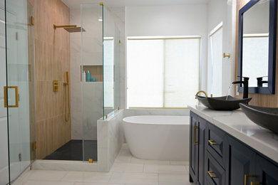 Bathroom - bathroom idea in Los Angeles
