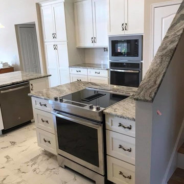 Yorktowntowne - Brockton Flat Panel - White Icing - Winter Park, FL