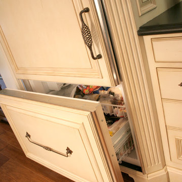 Country French Kitchen- Via Perdiz