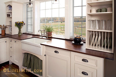 Kitchen - traditional kitchen idea in Philadelphia