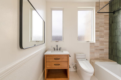Bathroom - bathroom idea in San Francisco