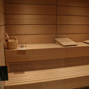 ロサンゼルスの大きいモダンスタイルのおしゃれな屋内プールの写真