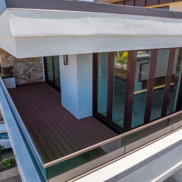 Balcony deck