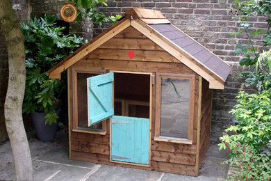 Photo of a traditional shed and granny flat in London.