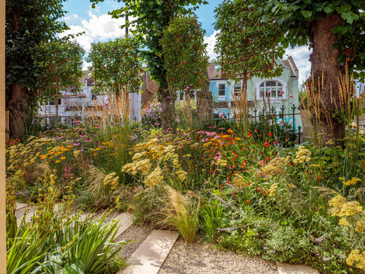 Contemporary Landscape - Flower Bed